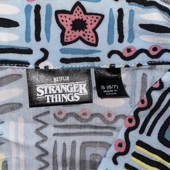 Netflix Stranger Things Demogorgon Button Up Short Sleeve Shirt - Picture 2 of 3